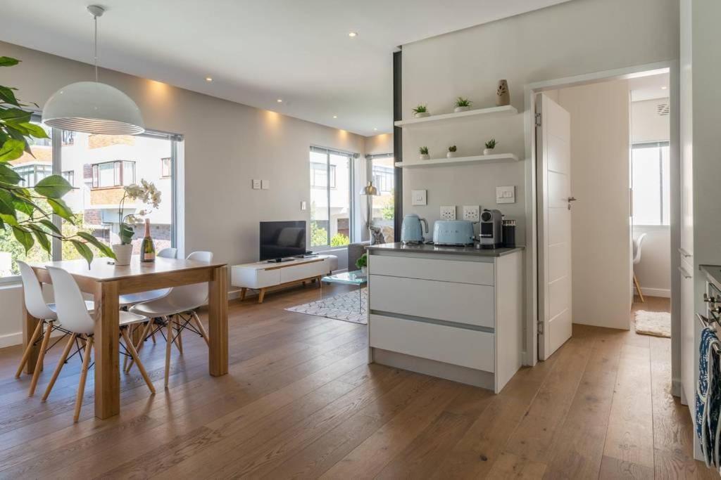 Exquisite Lion's Head Views In Bantry Bay Cape Town
